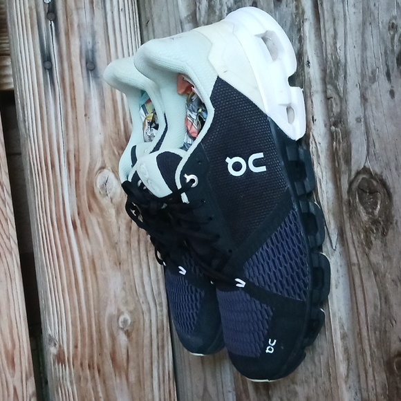 ON CLOUD - Picture 3 of 12